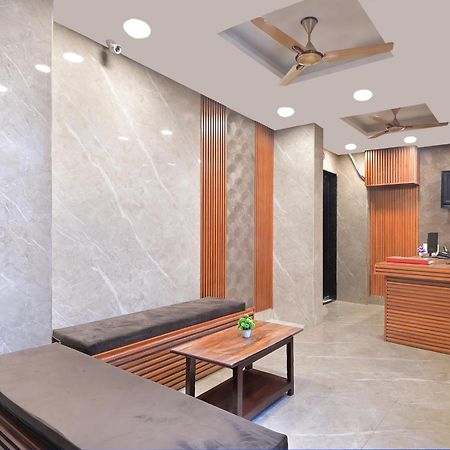 Chowdhry Tourist Lodge - New Delhi Railway Station - 2 Minutes Walk エクステリア 写真
