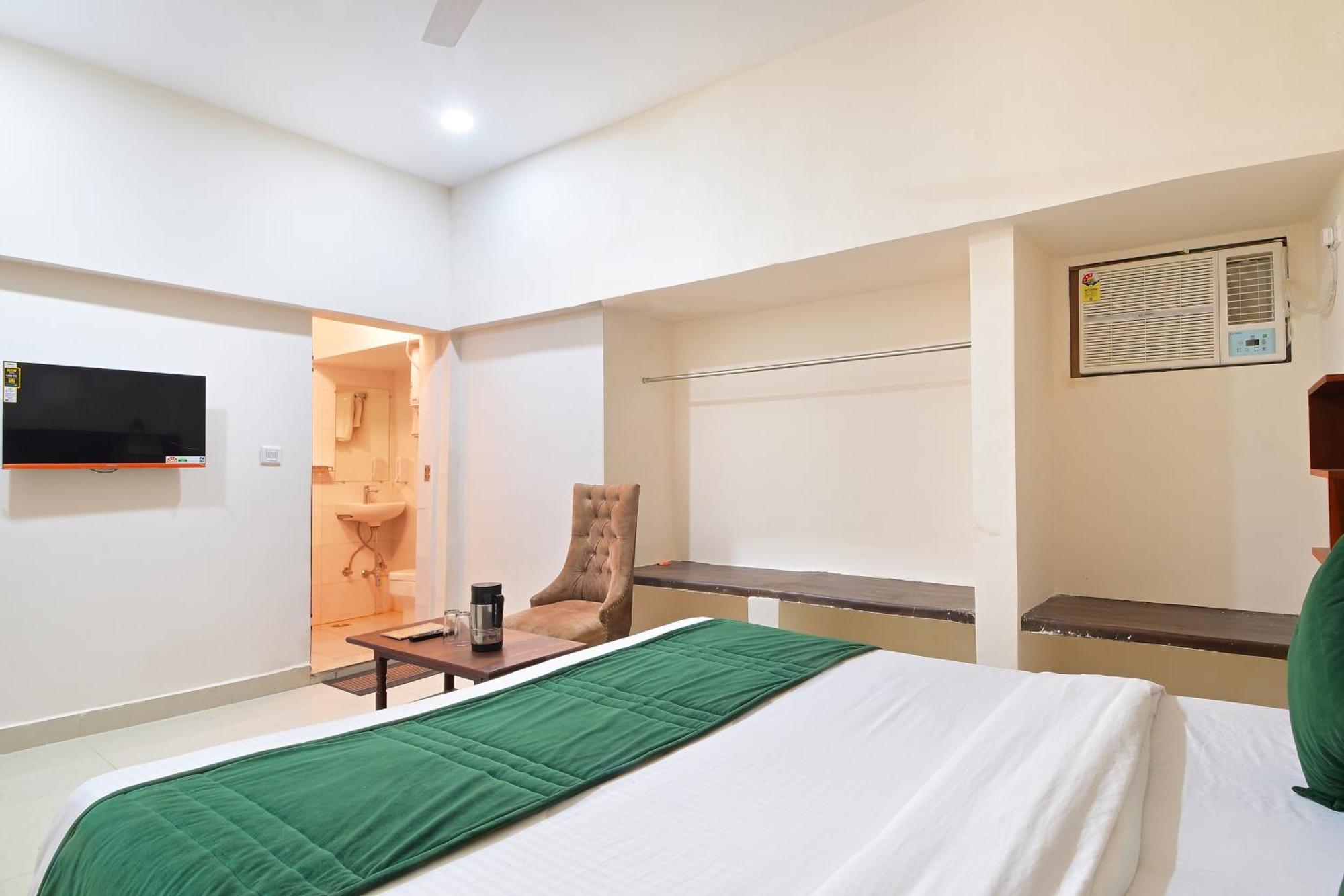 Chowdhry Tourist Lodge - New Delhi Railway Station - 2 Minutes Walk エクステリア 写真