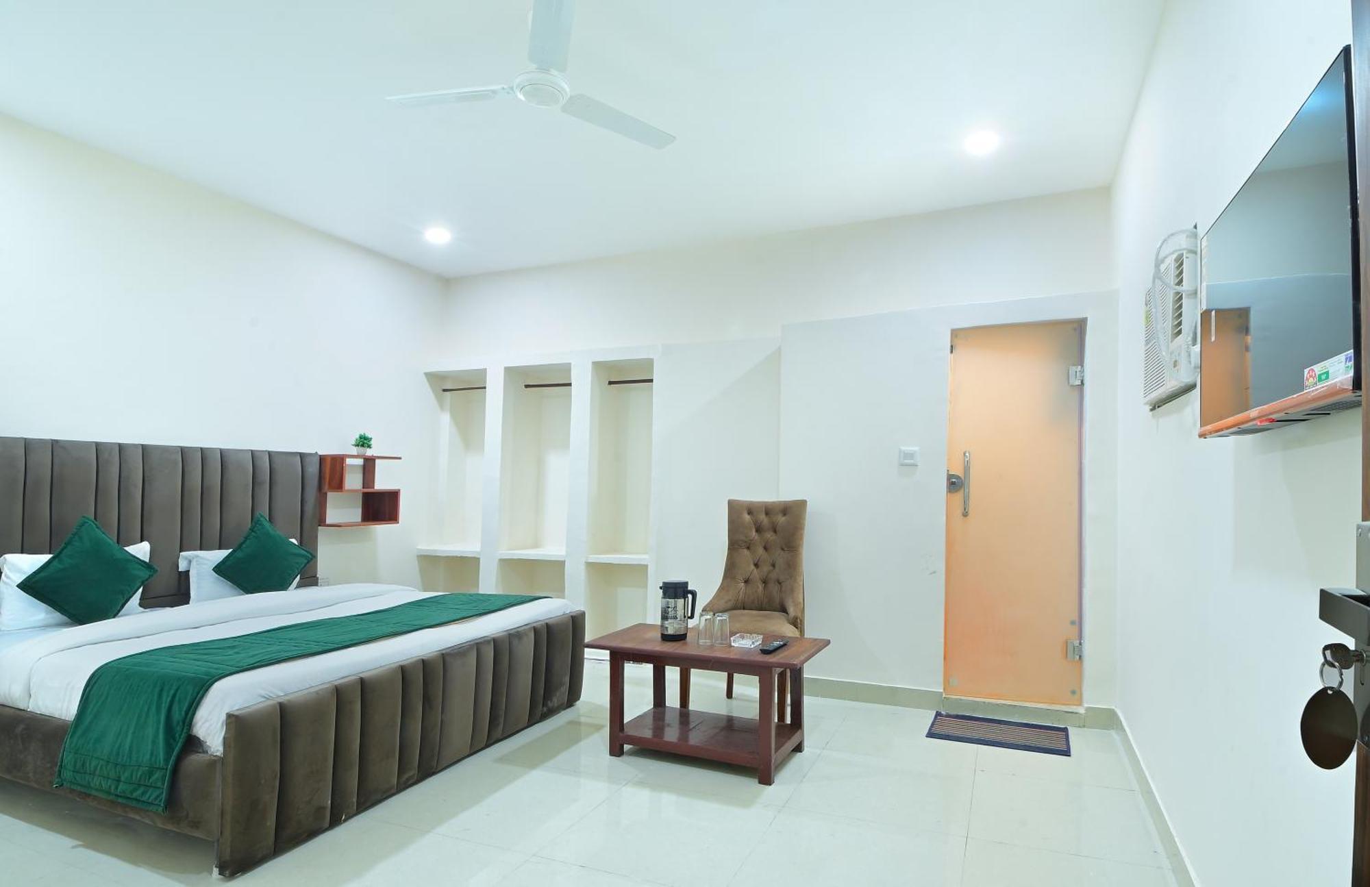 Chowdhry Tourist Lodge - New Delhi Railway Station - 2 Minutes Walk エクステリア 写真