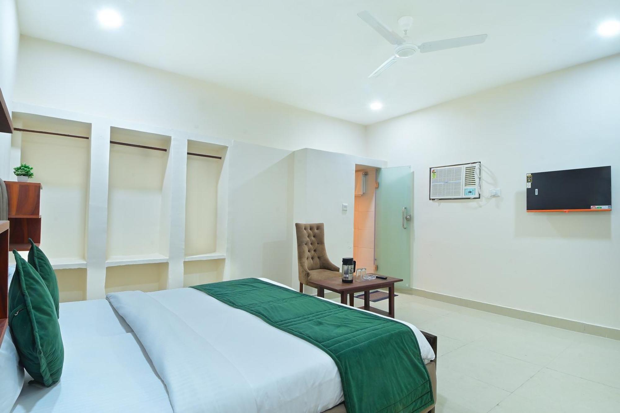 Chowdhry Tourist Lodge - New Delhi Railway Station - 2 Minutes Walk エクステリア 写真