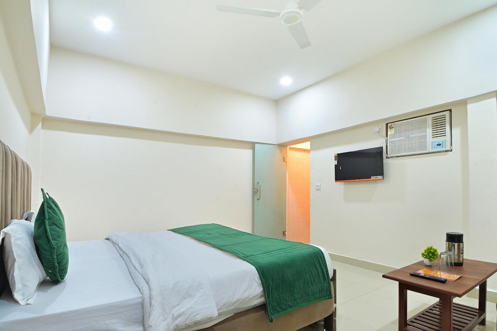 Chowdhry Tourist Lodge - New Delhi Railway Station - 2 Minutes Walk エクステリア 写真