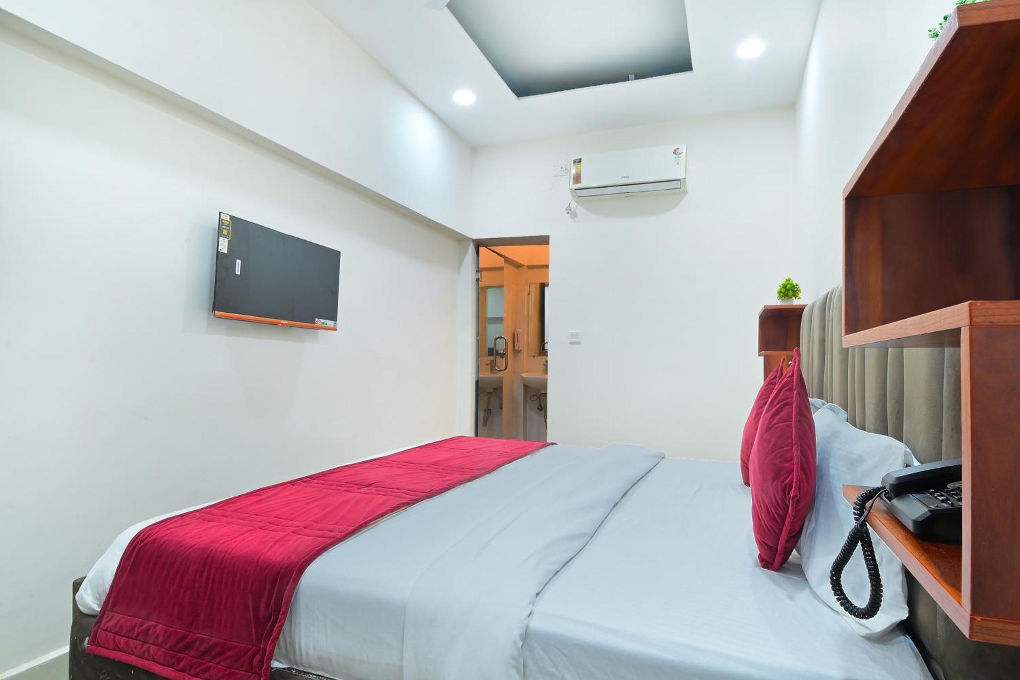 Chowdhry Tourist Lodge - New Delhi Railway Station - 2 Minutes Walk エクステリア 写真