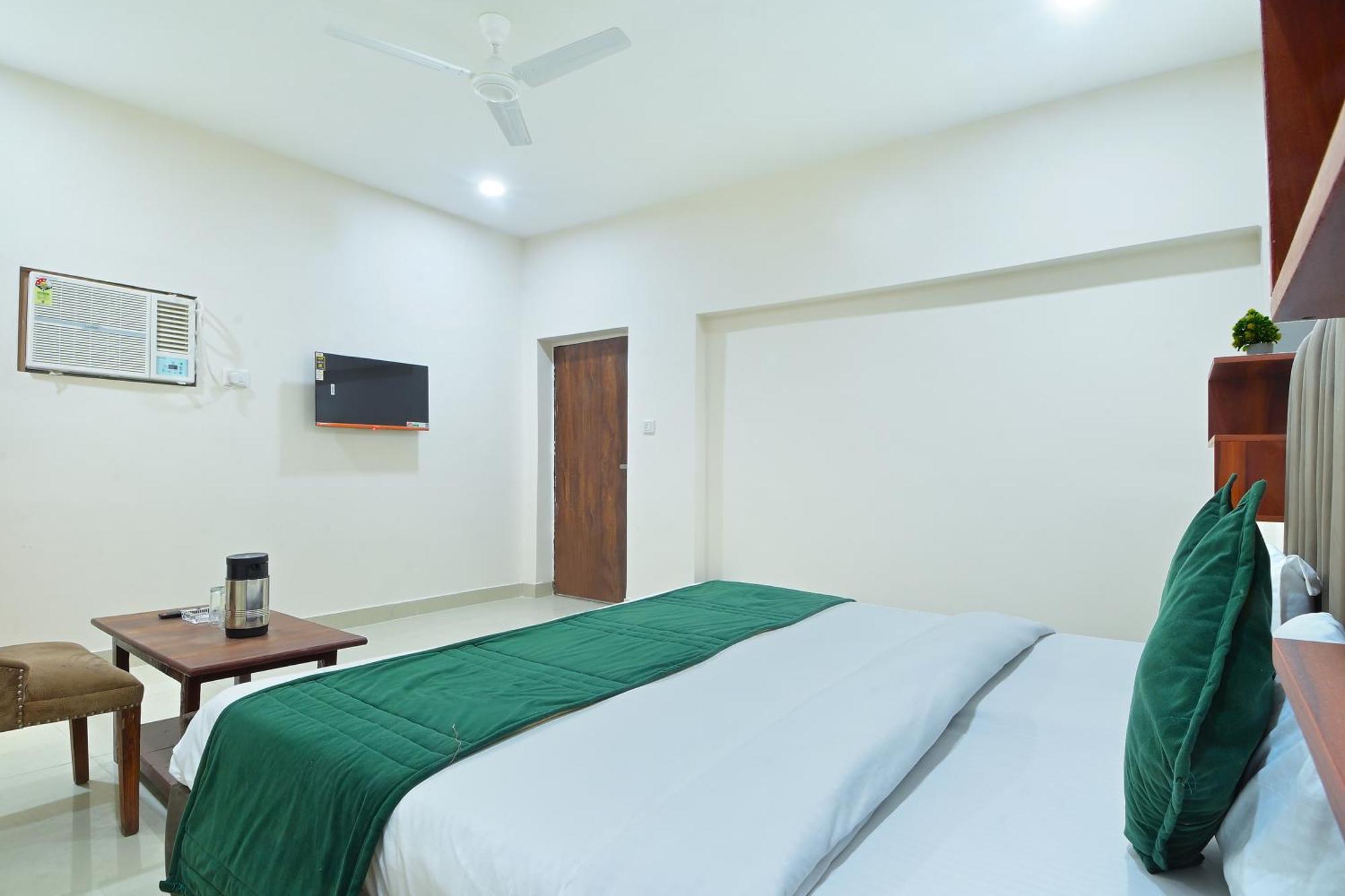 Chowdhry Tourist Lodge - New Delhi Railway Station - 2 Minutes Walk エクステリア 写真