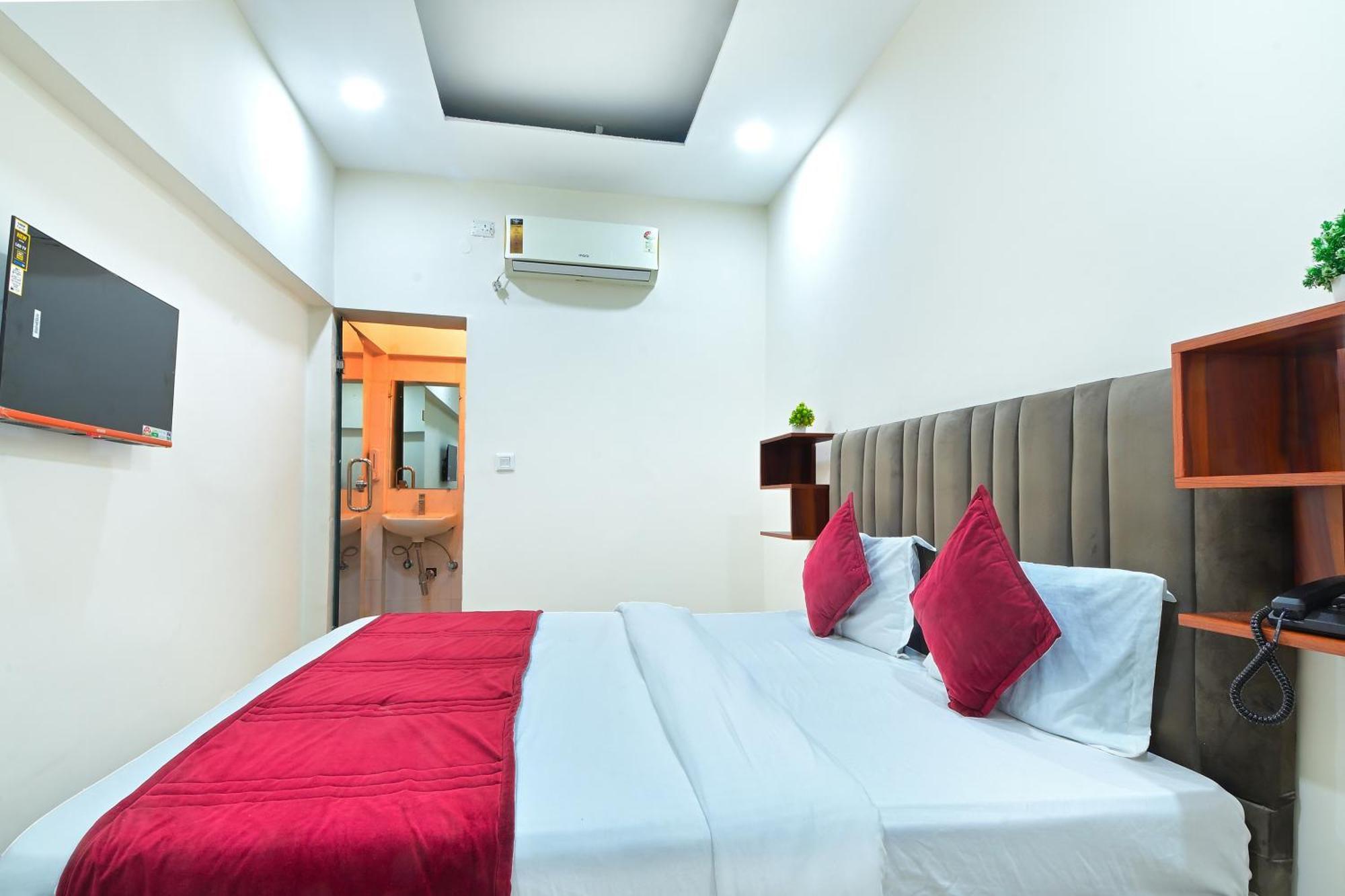 Chowdhry Tourist Lodge - New Delhi Railway Station - 2 Minutes Walk エクステリア 写真