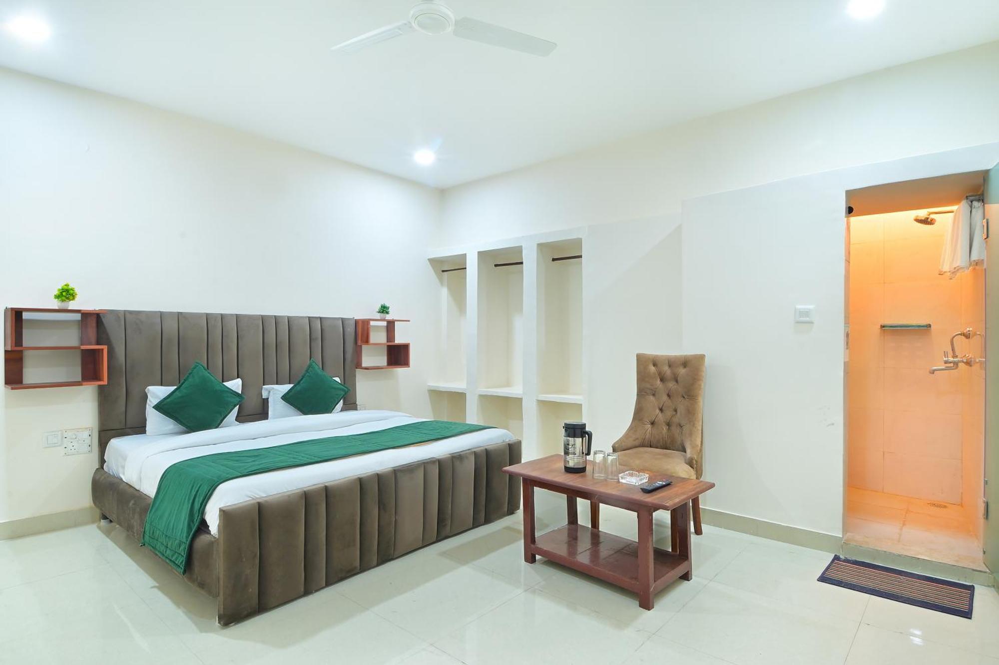 Chowdhry Tourist Lodge - New Delhi Railway Station - 2 Minutes Walk エクステリア 写真