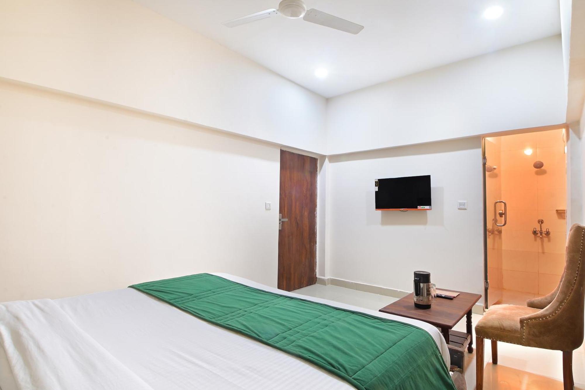 Chowdhry Tourist Lodge - New Delhi Railway Station - 2 Minutes Walk エクステリア 写真
