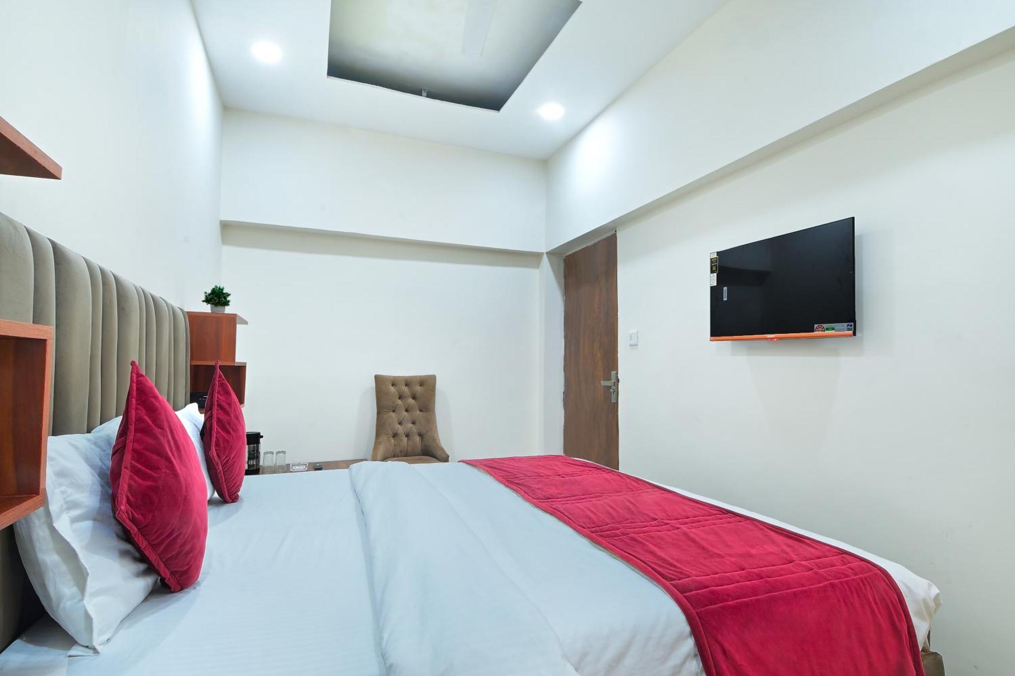 Chowdhry Tourist Lodge - New Delhi Railway Station - 2 Minutes Walk エクステリア 写真